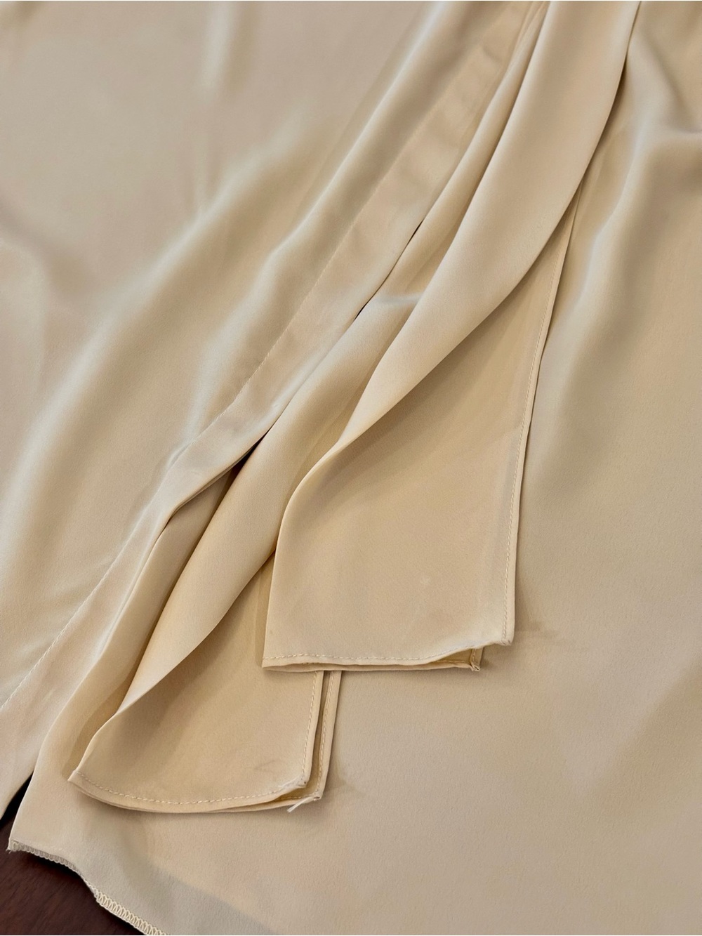 Vintage St John Blouse Size 6 Gold Tan Tie Neck Long Sleeve Top - Picture 4 of 8